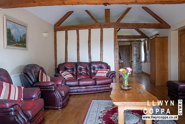 The Cowshead, Lounge